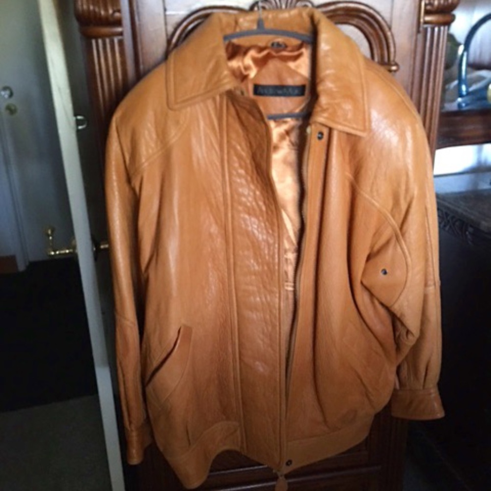 LEATHER JACKET 100%.    SATIN LINING